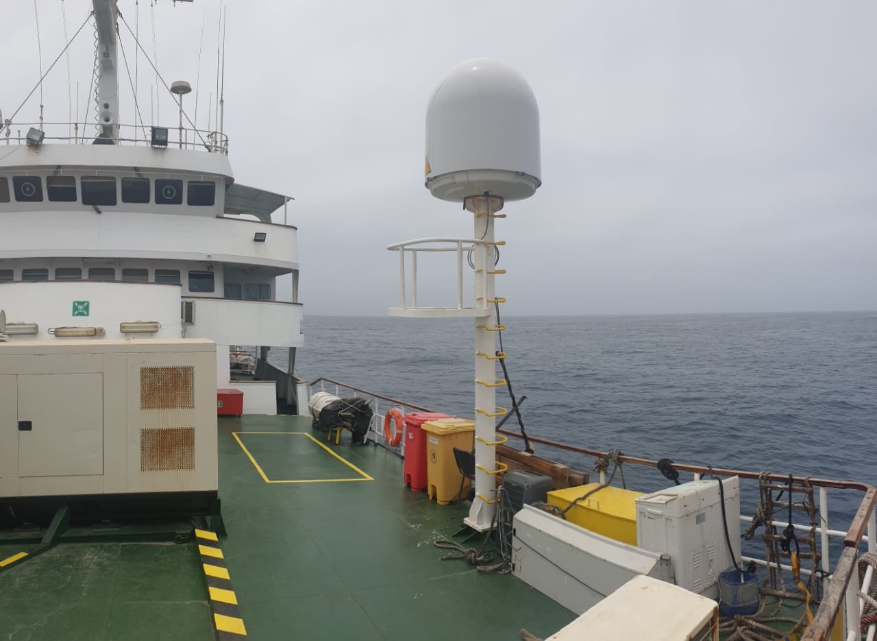 Maritime satellite communication commissioning at sea